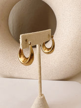 Load image into Gallery viewer, Odesa Oval Hoop Earrings